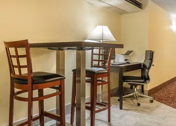 Quality Inn & Suites Pittsburgh Harmarville hotel thumbnail 5