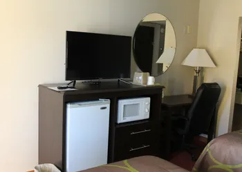 Super 8 by Wyndham Locust Grove hotel thumbnail 4