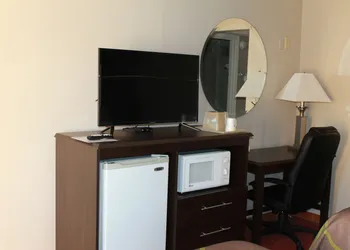 Super 8 by Wyndham Locust Grove hotel thumbnail 5