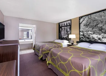 Super 8 by Wyndham Locust Grove hotel thumbnail 6
