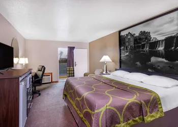 Super 8 by Wyndham Locust Grove hotel thumbnail 8
