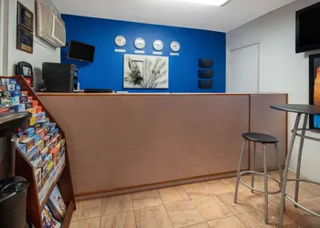 Travelodge by Wyndham Burbank-Glendale hotel thumbnail 2