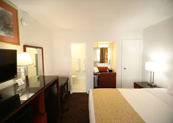 Travelodge by Wyndham Burbank-Glendale hotel thumbnail 3