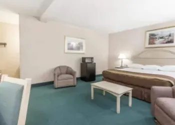 Travelodge by Wyndham San Francisco Airport North hotel thumbnail 3