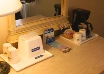 Travelodge by Wyndham San Francisco Airport North hotel thumbnail 5