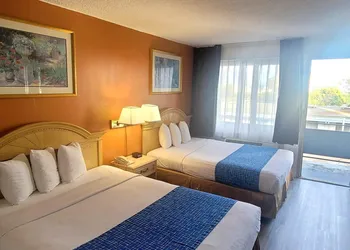 Travelodge by Wyndham San Francisco Airport North hotel thumbnail 8
