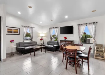 Travelodge by Wyndham Winchester hotel thumbnail 2