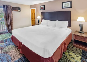 Travelodge by Wyndham Great Barrington Berkshires hotel thumbnail 8