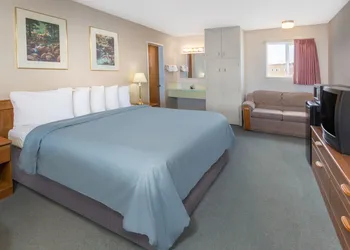 Redwood Inn hotel thumbnail 4