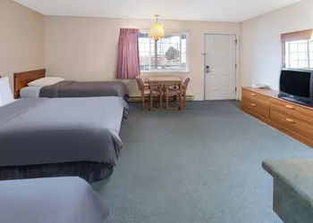 Redwood Inn hotel thumbnail 8
