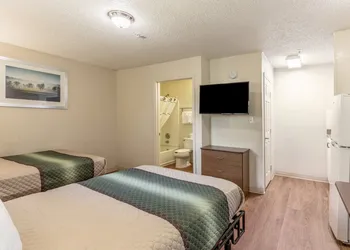 HomeTowne Studios by Red Roof Orlando - Casselberry hotel thumbnail 5