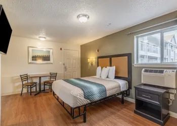 HomeTowne Studios by Red Roof Orlando - Casselberry hotel thumbnail 8