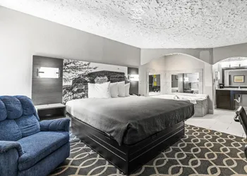 Super 8 by Wyndham Norman West OK hotel thumbnail 3