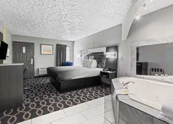 Super 8 by Wyndham Norman West OK hotel thumbnail 4