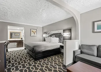 Super 8 by Wyndham Norman West OK hotel thumbnail 7