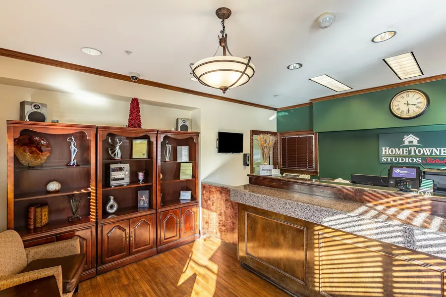 HomeTowne Studios by Red Roof Atlanta - Chamblee hotel detail image 2