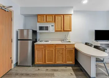 Birch Hill Suites Dayton - WP AFB hotel thumbnail 7