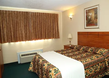 JFK Inn hotel thumbnail 5