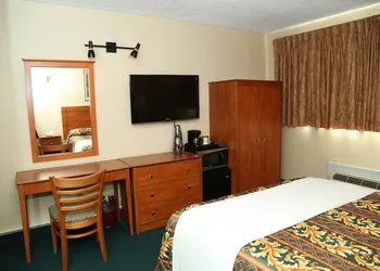 JFK Inn hotel thumbnail 6