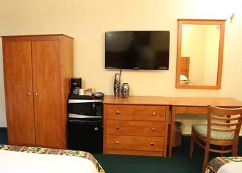 JFK Inn hotel thumbnail 7