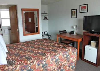 Budget Host Crestview Inn hotel thumbnail 8