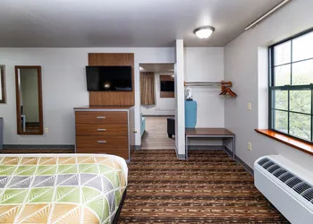 Extended Stay Airport hotel thumbnail 2