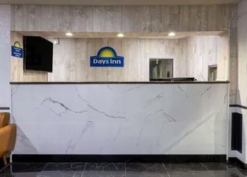 Days Inn by Wyndham Columbia hotel thumbnail 4