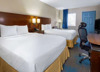 Days Inn by Wyndham Columbia hotel thumbnail 6
