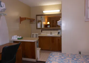 McClellan Inn Anniston hotel thumbnail 6