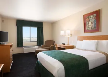 Travelodge by Wyndham Pecos hotel thumbnail 2
