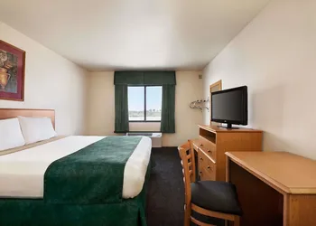Travelodge by Wyndham Pecos hotel thumbnail 3