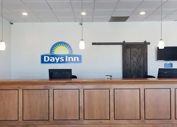 Days Inn & Suites by Wyndham Lancaster Amish Country hotel thumbnail 2