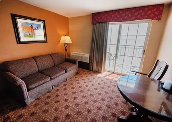 Hamilton Inn Select Beachfront Mackinaw City hotel thumbnail 7