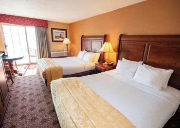 Hamilton Inn Select Beachfront Mackinaw City hotel thumbnail 8