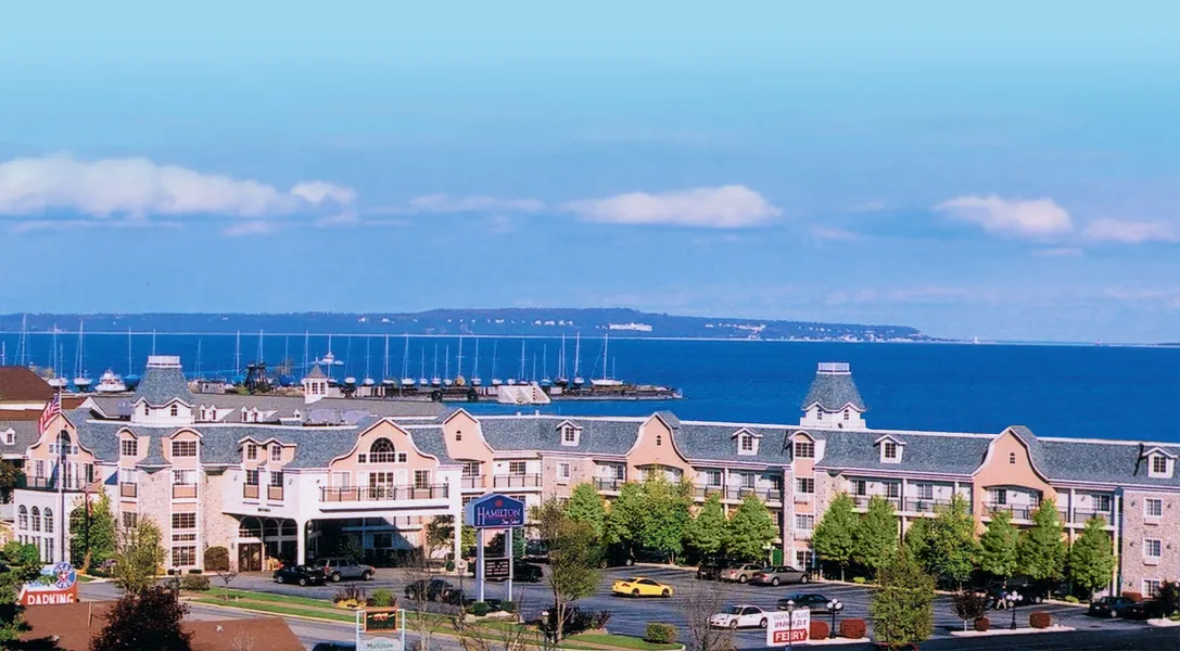 Hamilton Inn Select Beachfront Mackinaw City hotel detail image 2