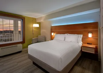 Holiday Inn Express and Suites Pigeon Forge Sevierville by IHG hotel thumbnail 5