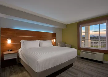 Holiday Inn Express and Suites Pigeon Forge Sevierville by IHG hotel thumbnail 6