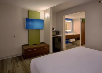 Holiday Inn Express and Suites Pigeon Forge Sevierville by IHG hotel thumbnail 7