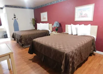 Eagle Pass Inn hotel thumbnail 6