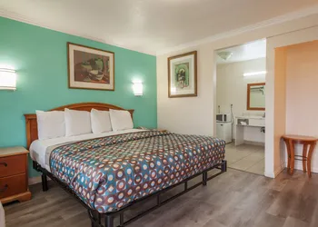 Vagabond Inn Hemet hotel thumbnail 5
