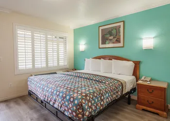 Vagabond Inn Hemet hotel thumbnail 6