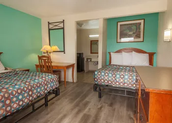 Vagabond Inn Hemet hotel thumbnail 8