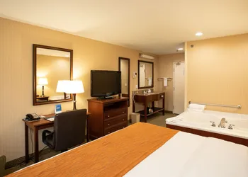 Comfort Inn Traverse City hotel thumbnail 5