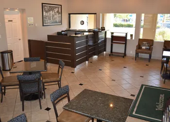 Super 8 by Wyndham Salinas hotel thumbnail 2