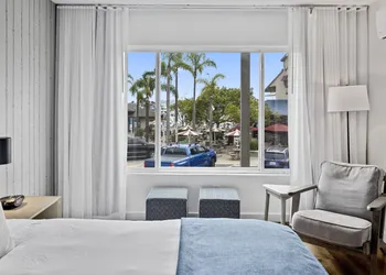 Sea Harbor Hotel hotel thumbnail 8