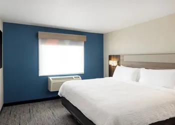 Holiday Inn Express Portland South-Lake Oswego by IHG hotel thumbnail 4