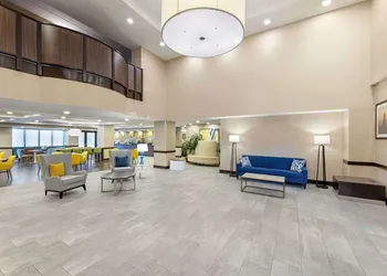 Comfort Inn & Suites Arlington Heights - Schaumburg hotel thumbnail 2