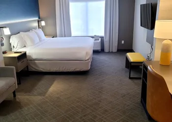 Comfort Inn & Suites Arlington Heights - Schaumburg hotel thumbnail 8
