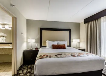 Holiday Inn Express & Suites Cedar Falls - Waterloo by IHG hotel thumbnail 2