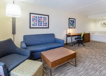 Holiday Inn Express & Suites Cedar Falls - Waterloo by IHG hotel thumbnail 7